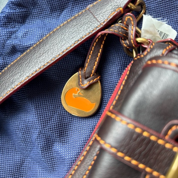 RARE Vintage Dooney & Bourke Brown Pebbled Leather Banana Shoulder Bag - Picture 4 of 15